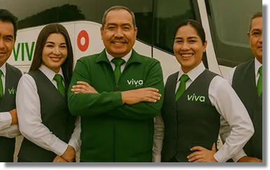 Equipo de conductores profesionales de VivaBus posando uniformados y sonriendo con amabilidad